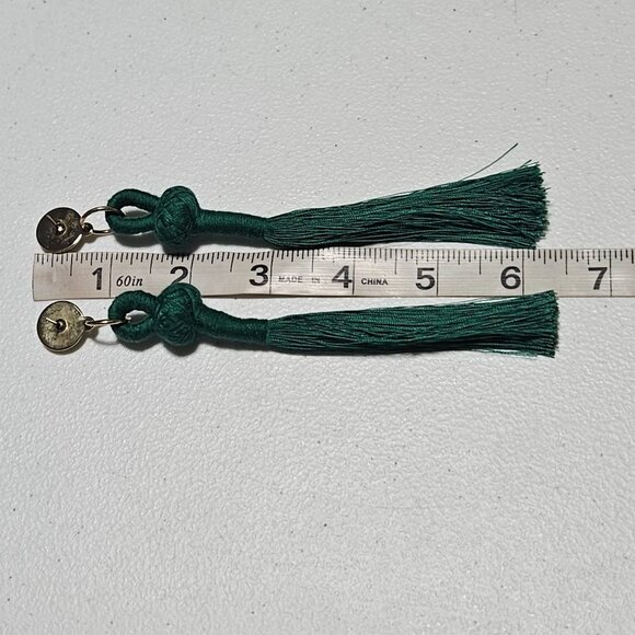 Elegant Long Green Tassel Earrings Gold Tone Drop Dangle Statement Jewelry - Picture 5 of 5